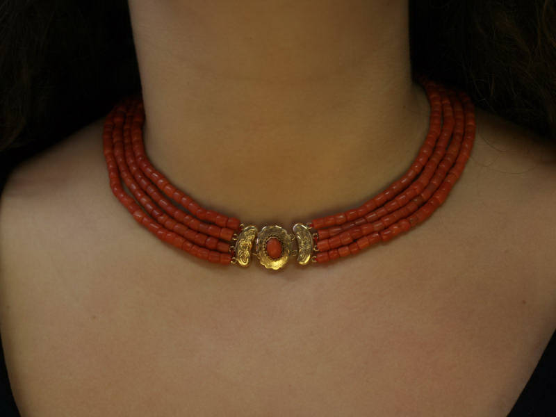 Coral bead sales necklace vintage